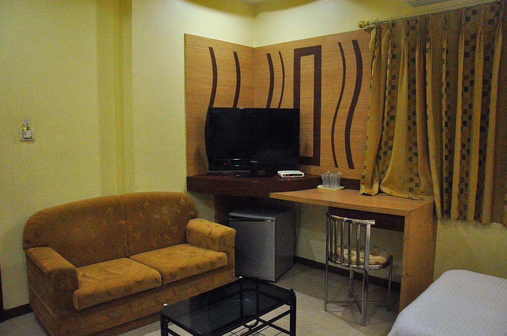 Hotel Evershine Rajkot Habitación foto