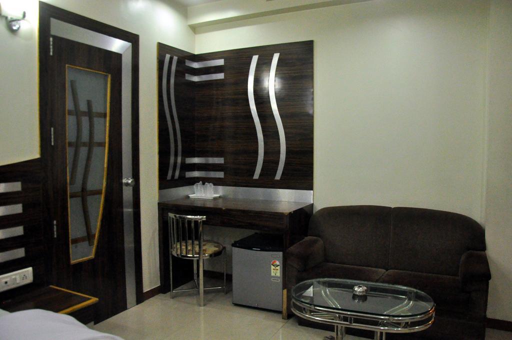 Hotel Evershine Rajkot Habitación foto