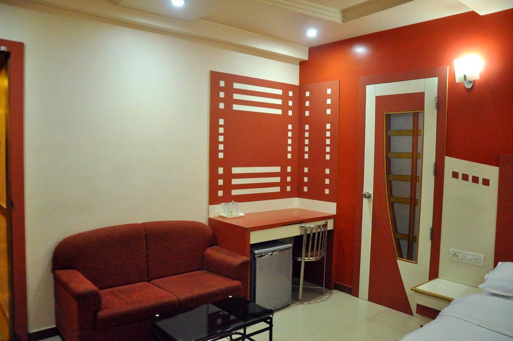 Hotel Evershine Rajkot Habitación foto