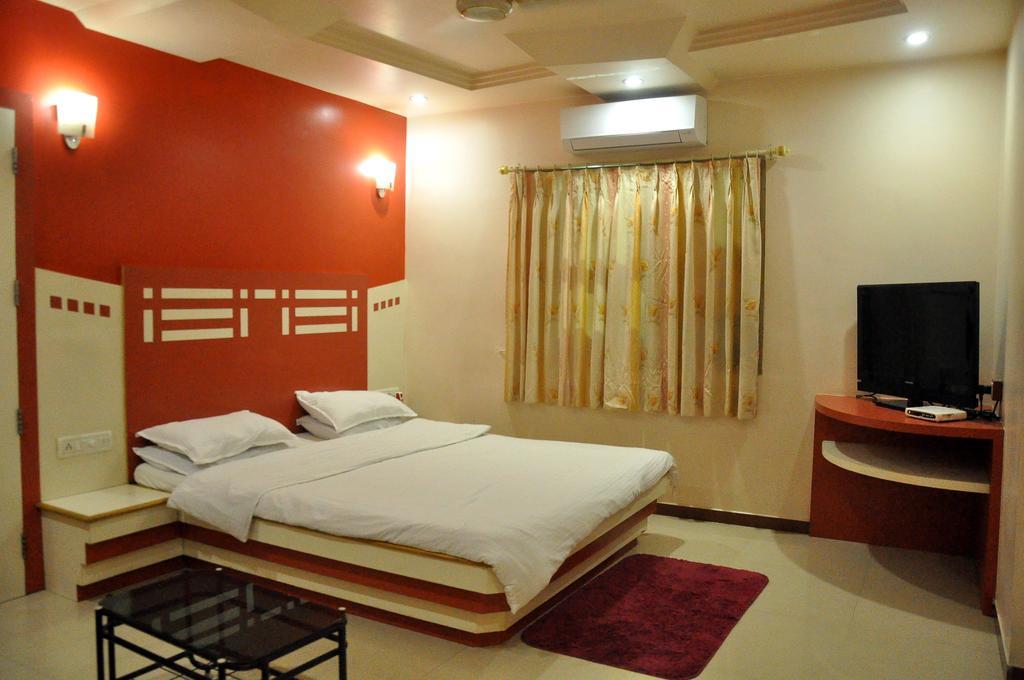 Hotel Evershine Rajkot Habitación foto